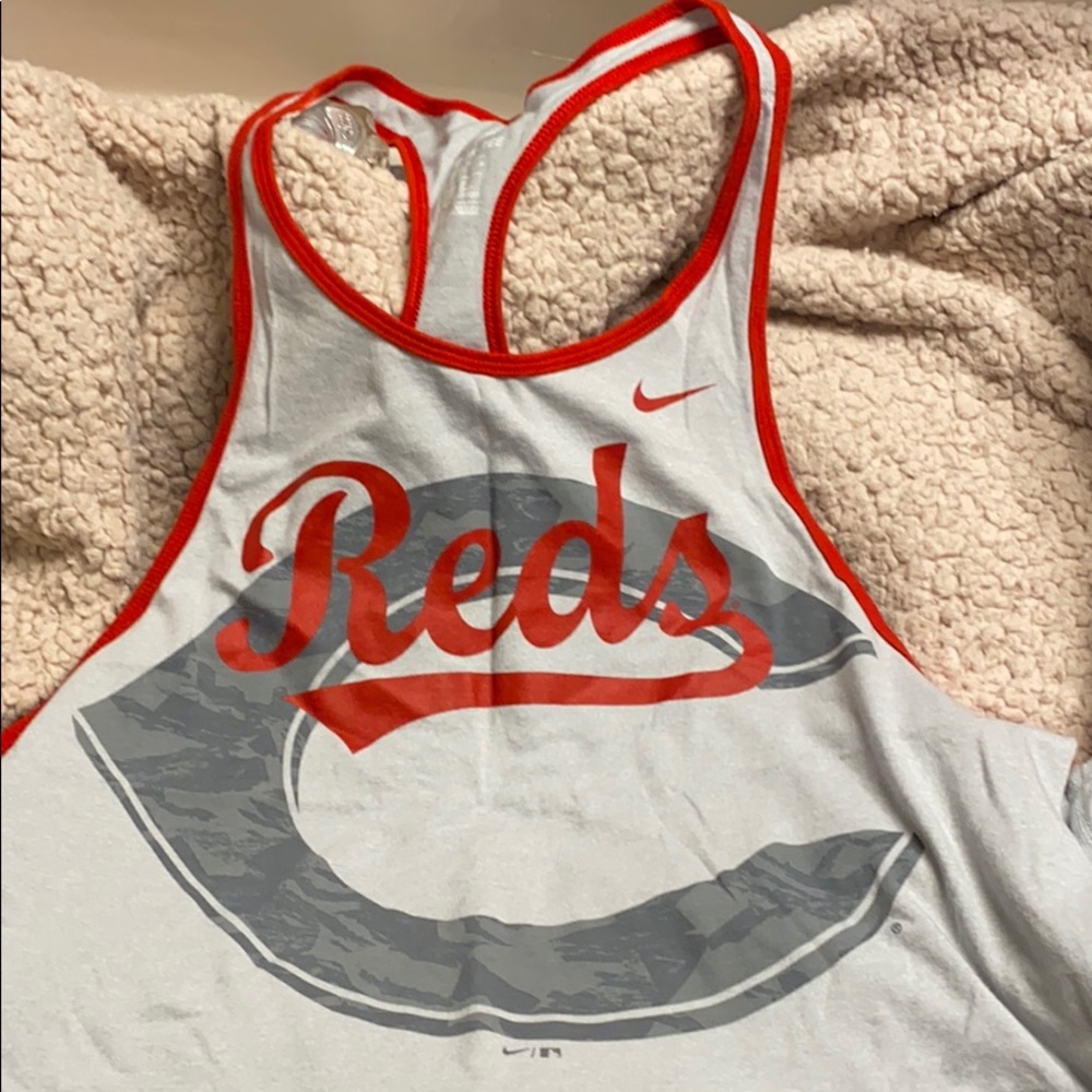 ⚾️ Red’s Nike racer tank